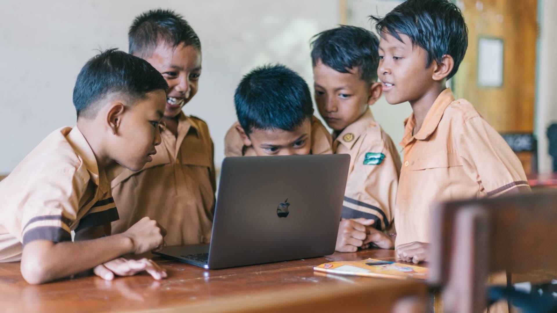 Selamat Datang di SMK Uji MSE7EYGU